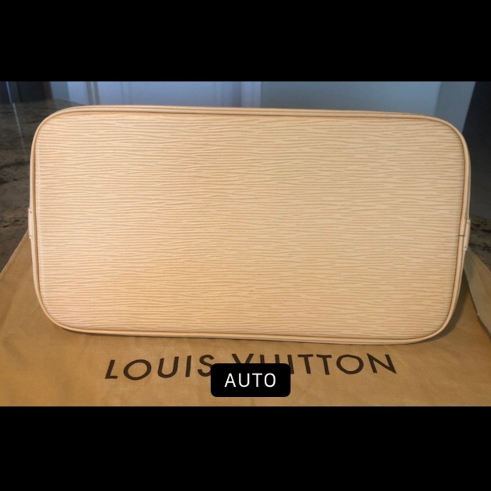 Authentic Louis Vuitton Creme Alma Leather Handbag - Picture 8 of 9